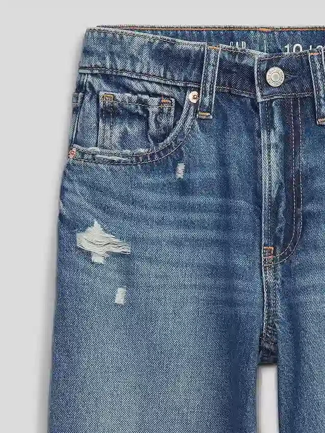 Kinderjeans mit niedriger Leibhöhe, weitem Bein und weitem Schnitt
