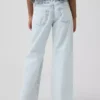 Kinderjeans mit niedriger Leibhöhe, weitem Bein und weitem Schnitt