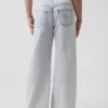 Kinderjeans mit niedriger Leibhöhe, weitem Bein und weitem Schnitt