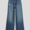 Kinderjeans mit niedriger Leibhöhe, weitem Bein und weitem Schnitt