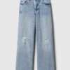 Kinderjeans mit niedriger Leibhöhe, weitem Bein und weitem Schnitt