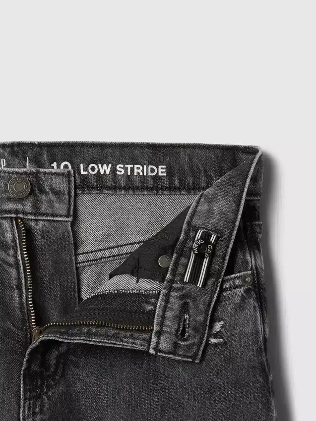 Kinderjeans mit niedriger Leibhöhe, weitem Bein und weitem Schnitt