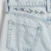 Kinderjeans mit niedriger Leibhöhe, weitem Bein und weitem Schnitt