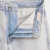 Kinderjeans mit niedriger Leibhöhe, weitem Bein und weitem Schnitt