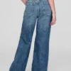 Kinderjeans mit niedriger Leibhöhe, weitem Bein und weitem Schnitt