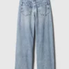 Kinderjeans mit niedriger Leibhöhe, weitem Bein und weitem Schnitt