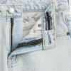 Kinderjeans mit niedriger Leibhöhe, weitem Bein und weitem Schnitt