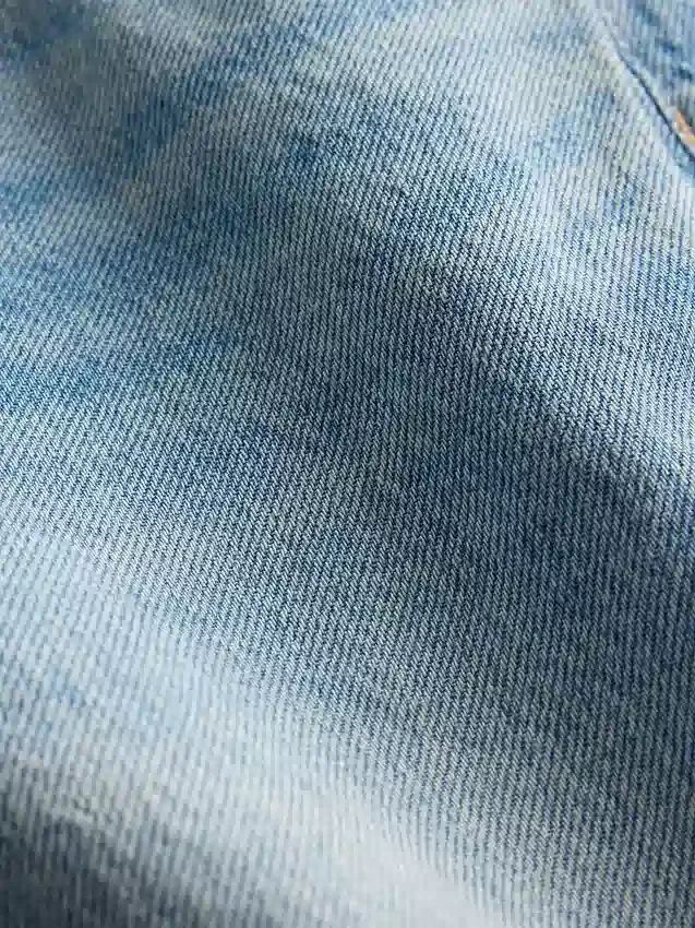 Kinderjeans mit niedriger Leibhöhe, weitem Bein und weitem Schnitt