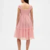 Kinderkleid aus Netzstoff mit Rüschen und Flügelärmeln