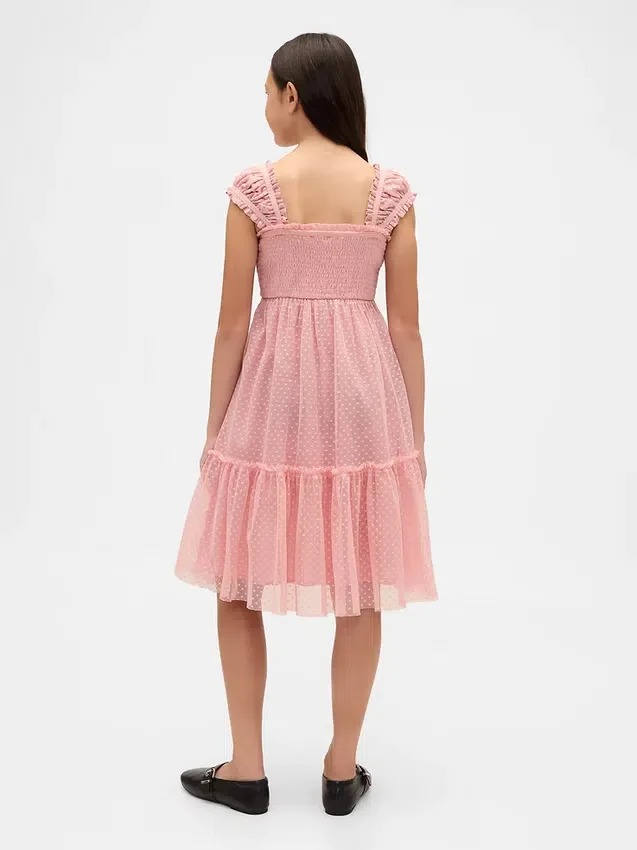 Kinderkleid aus Netzstoff mit Rüschen und Flügelärmeln