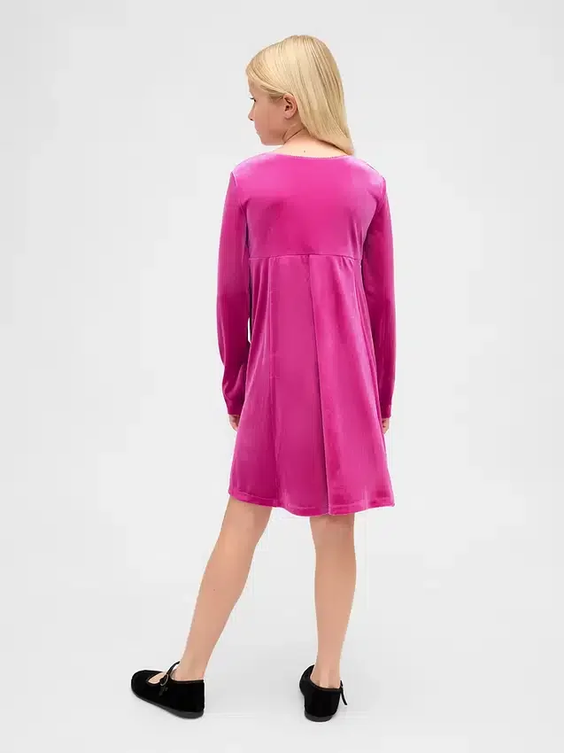 Kinderkleid aus Samt mit Empire-Taille