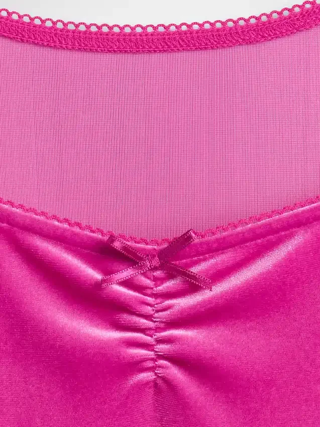 Kinderkleid aus Samt mit Empire-Taille