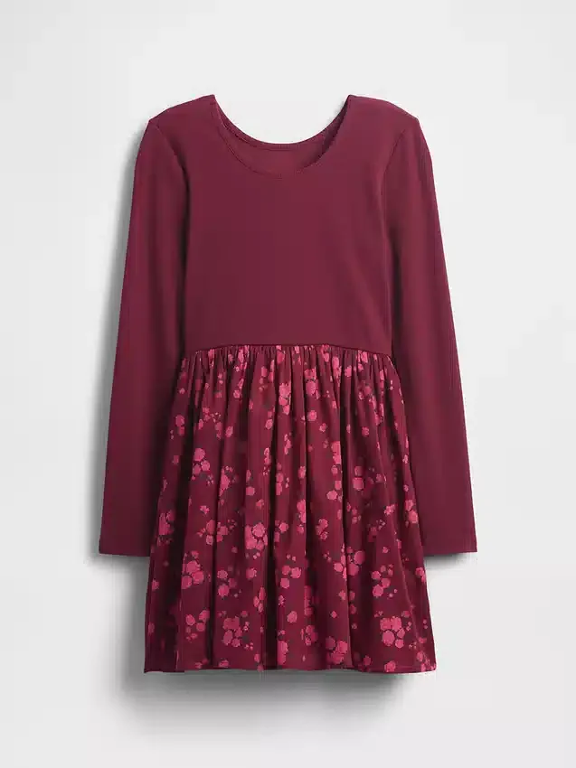 Kinderkleid aus verschiedenen Materialien