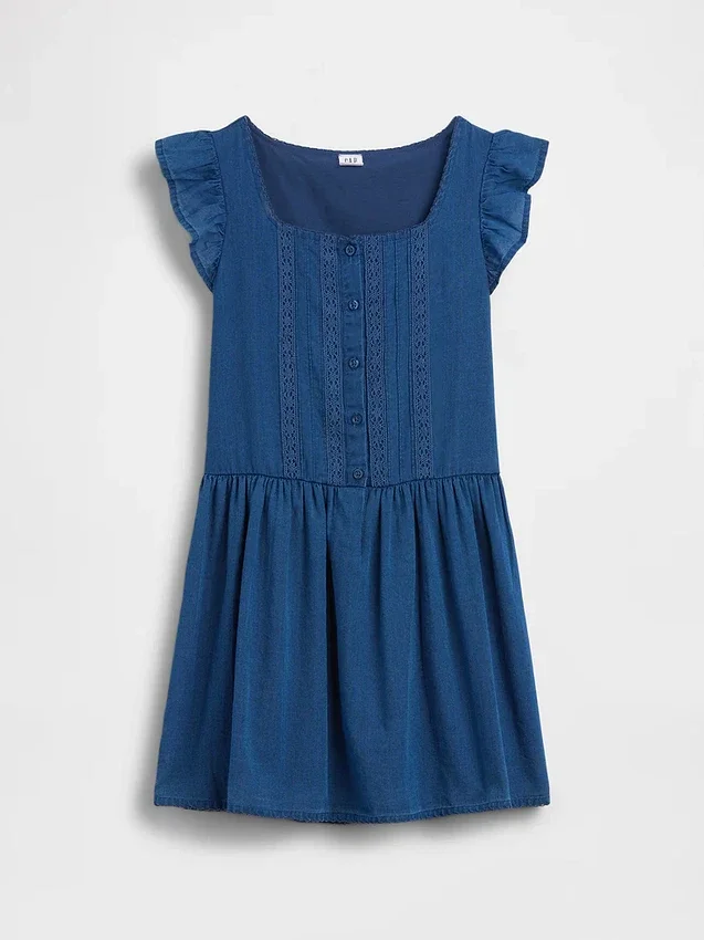 Kinderkleid mit Flatterärmeln und Spitzenbesatz