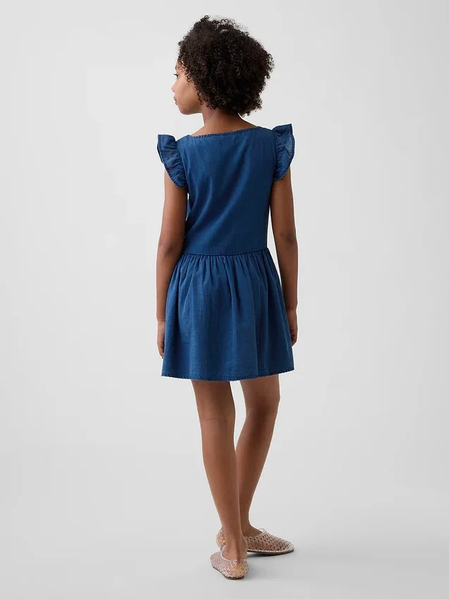 Kinderkleid mit Flatterärmeln und Spitzenbesatz
