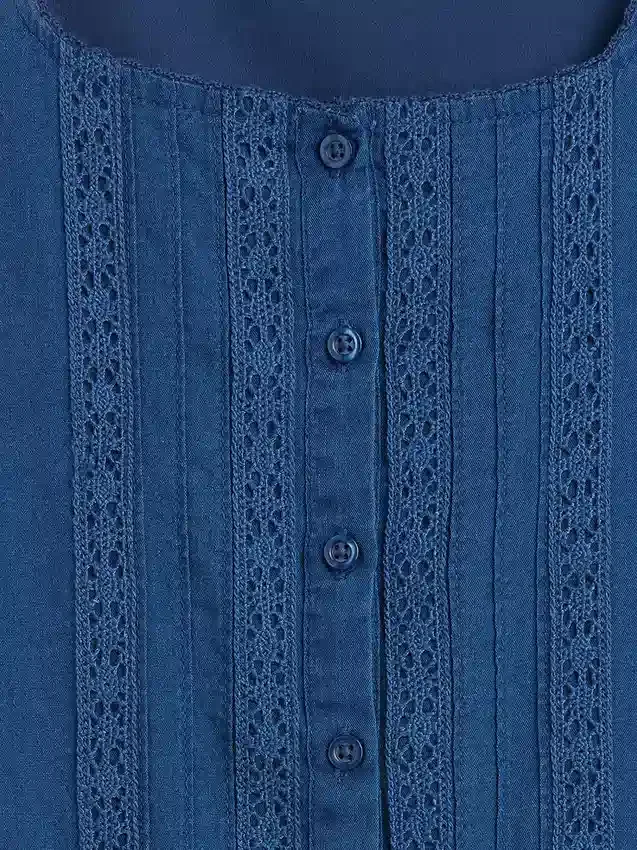 Kinderkleid mit Flatterärmeln und Spitzenbesatz