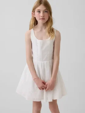 Kinderkleid mit Lochstickerei