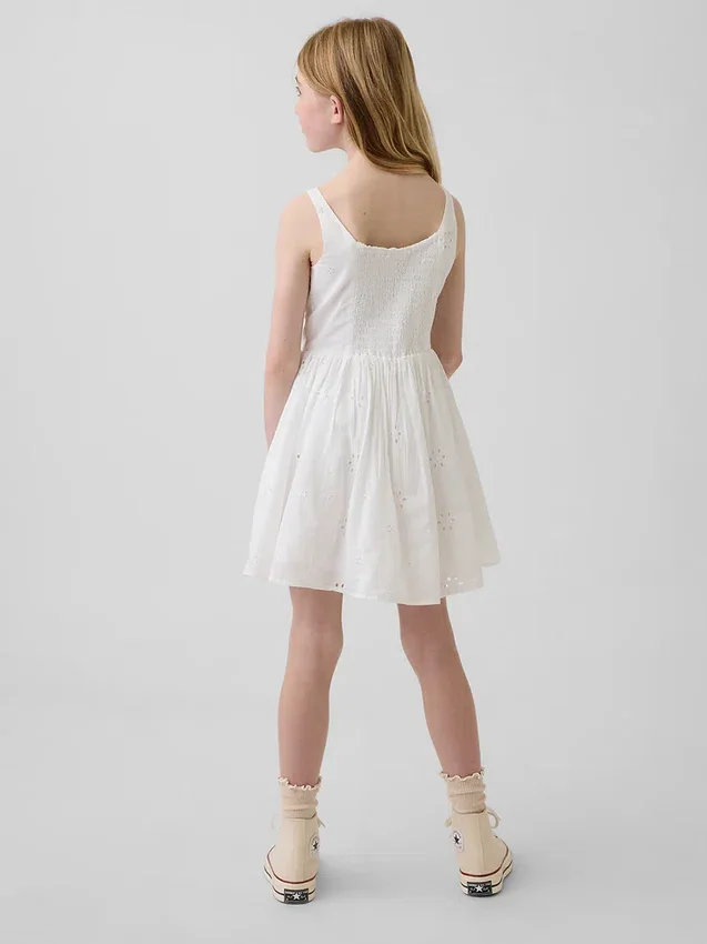 Kinderkleid mit Lochstickerei