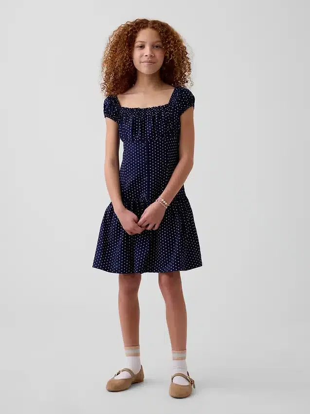 Kinderkleid mit Polka-Dots und tief sitzender Taille
