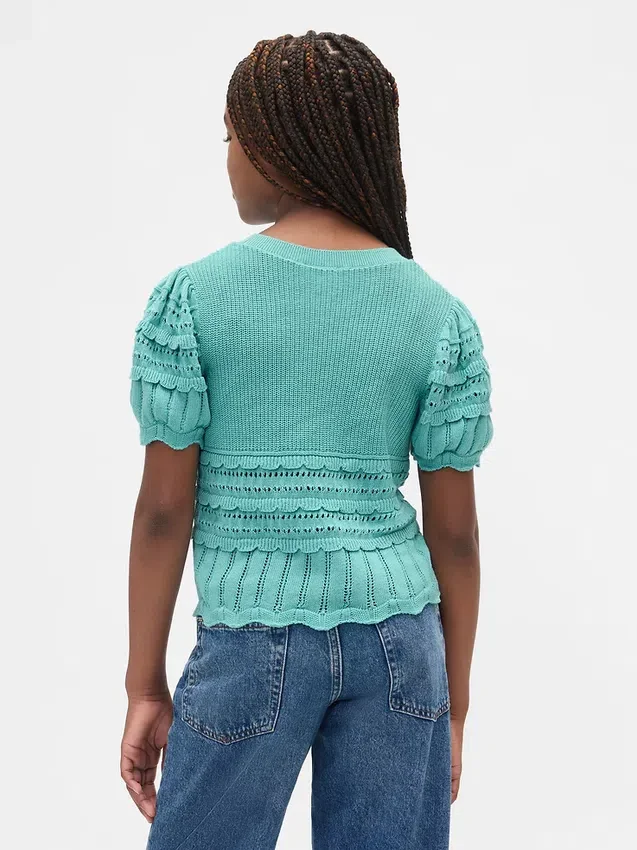 Kinderpullover mit Wellenkante und gemischten Maschen