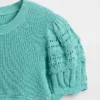Kinderpullover mit Wellenkante und gemischten Maschen