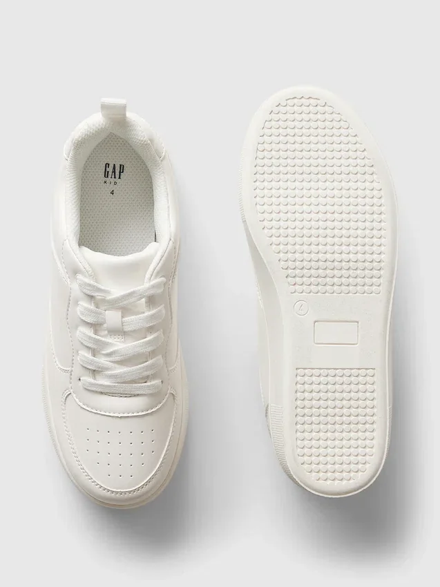 Klassische Kindersneaker