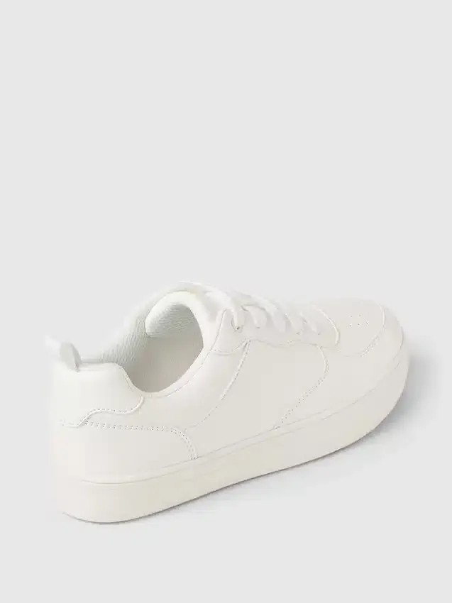 Klassische Kindersneaker