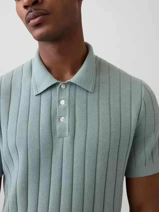 Klassischer Polo-Pullover