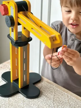 Kleiner Baumeister – Gelbes Kran-Spielzeug für Kleinkinder