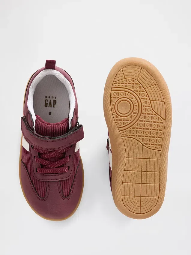 Kleinkind-Sneaker aus Cord