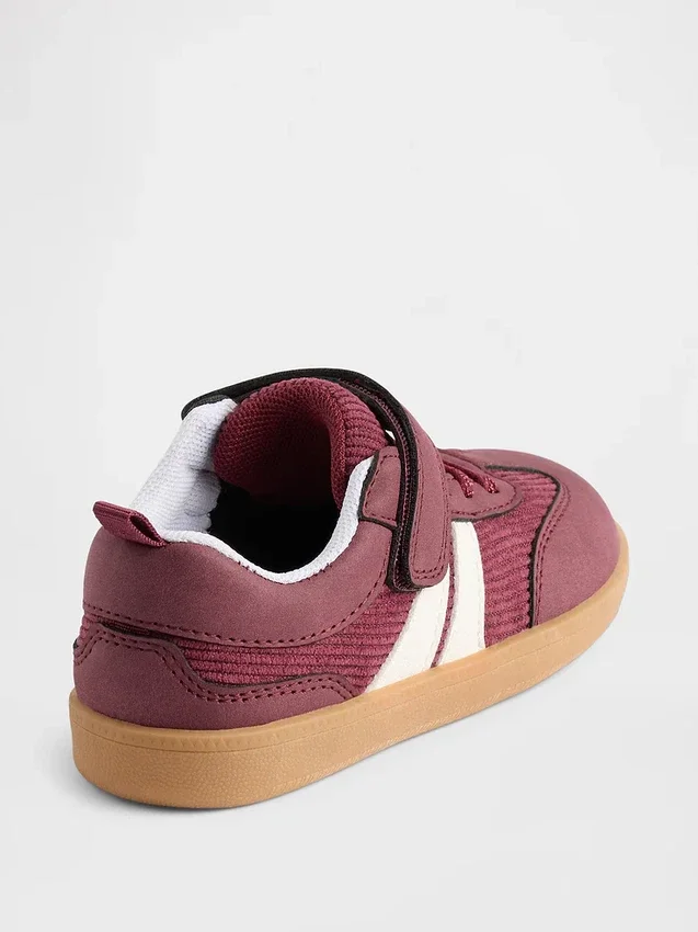 Kleinkind-Sneaker aus Cord