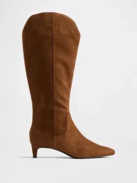 Kniehohe Stiefel mit Kitten-Heel und spitzer Zehenpartie
