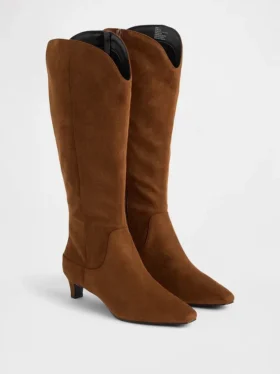 Kniehohe Stiefel mit Kitten-Heel und spitzer Zehenpartie