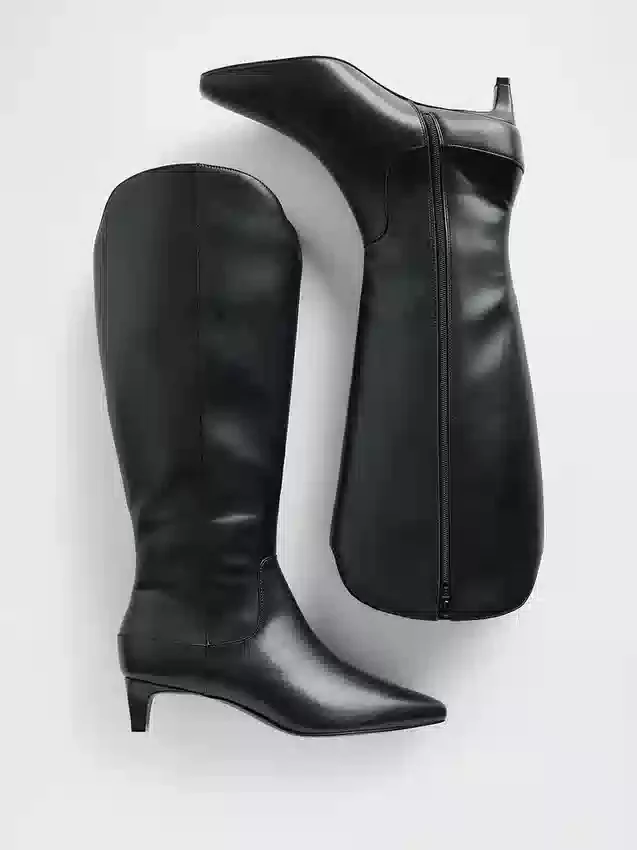 Kniehohe Stiefel mit Kitten-Heel und spitzer Zehenpartie