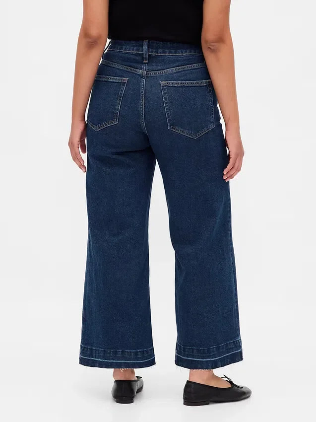 Kurvenbetonte, hoch taillierte, weit geschnittene Knöchellange Jeans