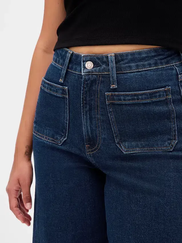 Kurvenbetonte, hoch taillierte, weit geschnittene Knöchellange Jeans