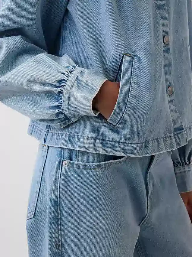 Kurze Swing-Jacke aus Denim