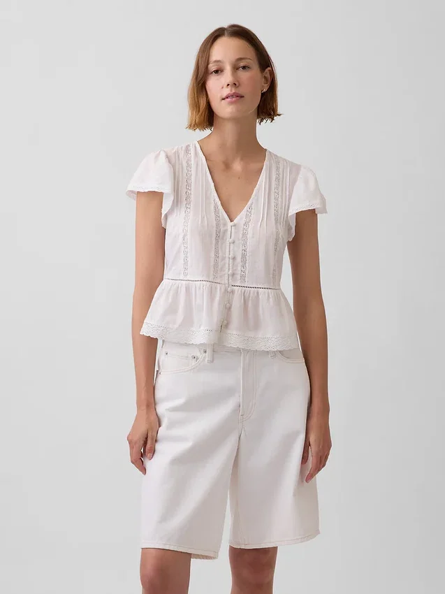 Kurzes Peplum-Oberteil aus Spitzenvoile