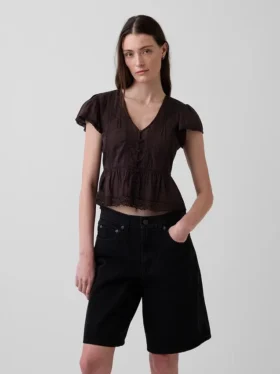Kurzes Peplum-Oberteil aus Spitzenvoile