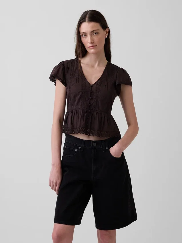 Kurzes Peplum-Oberteil aus Spitzenvoile