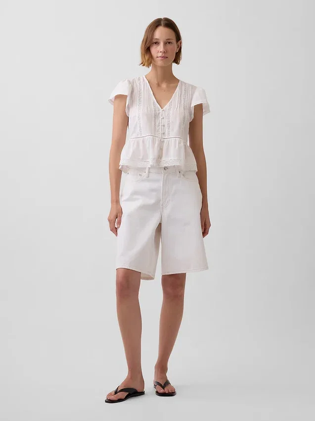 Kurzes Peplum-Oberteil aus Spitzenvoile