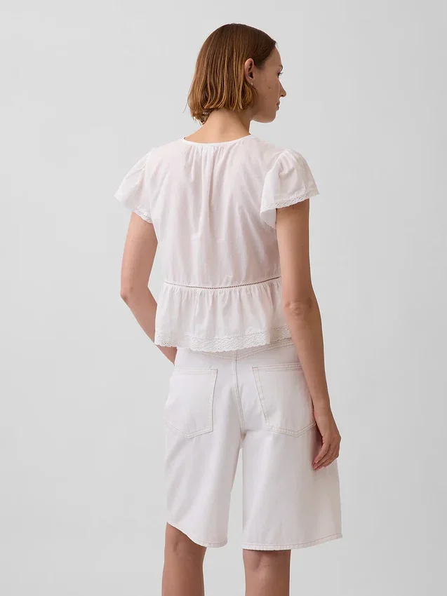 Kurzes Peplum-Oberteil aus Spitzenvoile