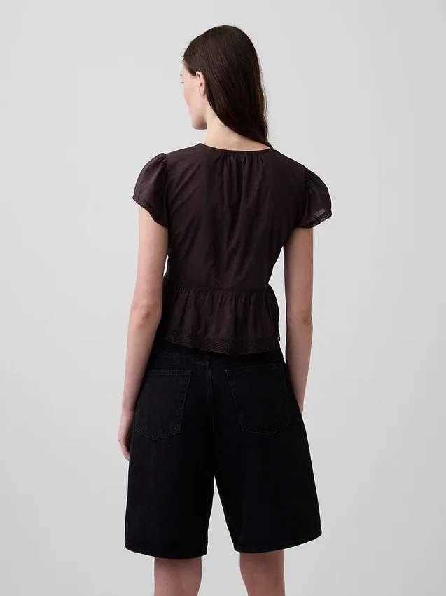 Kurzes Peplum-Oberteil aus Spitzenvoile
