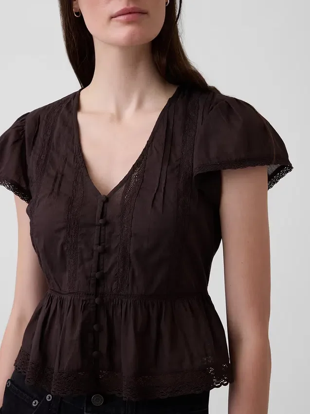 Kurzes Peplum-Oberteil aus Spitzenvoile