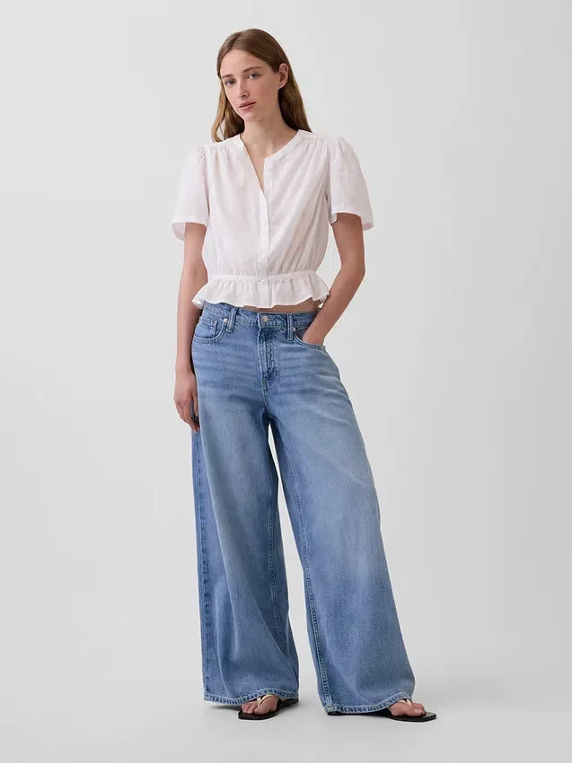 Kurzes Peplum-Oberteil mit Knopfleiste