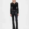 Lange, schmal geschnittene Hose aus recyceltem veganem Leder mit niedriger Leibhöhe