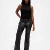 Lange, schmal geschnittene Hose aus recyceltem veganem Leder mit niedriger Leibhöhe