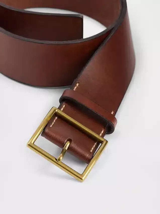 Ledergürtel mit quadratischer Schnalle