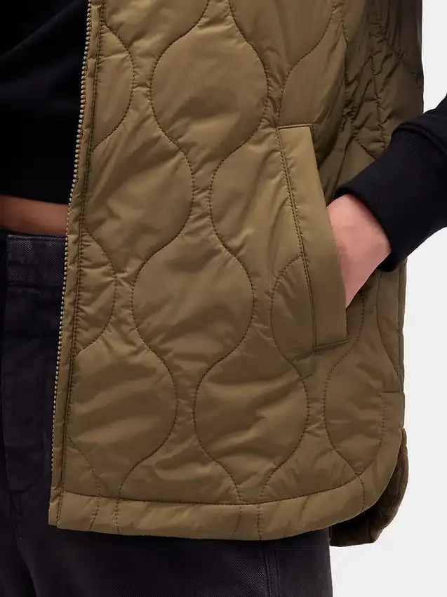 Leichte, gesteppte Daunenweste aus recyceltem Material