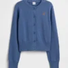 Locker sitzende, kurze Strickjacke für Kinder